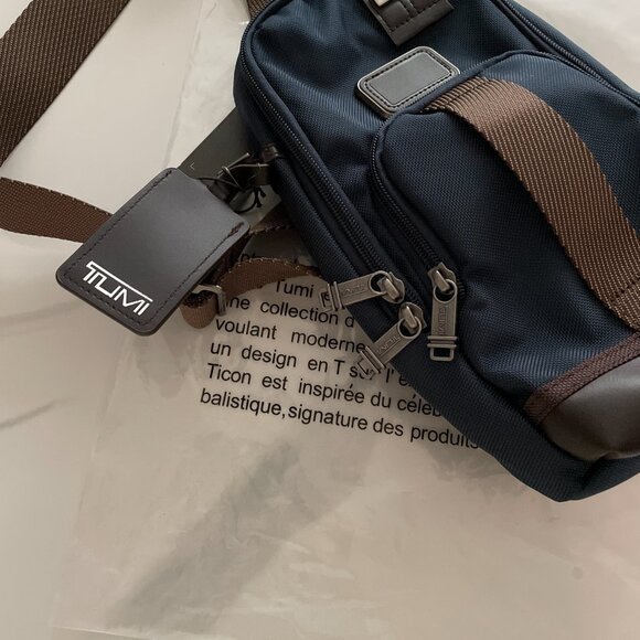 ⭐🦁 Blue Nylon Crossbody Sling Bag - Picture 4 of 7